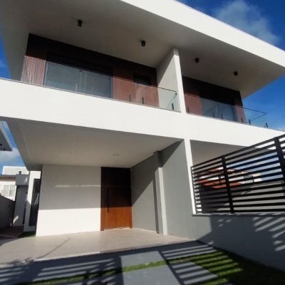 Casa Residencial com 122m², 3 quartos, 3 suítes, 2 garagens, no bairro Campeche em Florianópolis