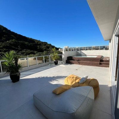 Cobertura com 257m², 3 quartos, 3 suítes, 2 garagens, no bairro Ingleses em Florianópolis
