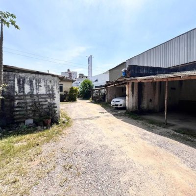 Terreno Comercial/Residencial com 1169m², no bairro Canto em Florianópolis