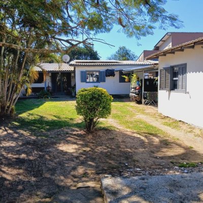 Casa Residencial/Comercial com 60m², 6 garagens, no bairro Rio Vermelho em Florianópolis