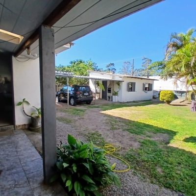 Casa Residencial/Comercial com 60m², 6 garagens, no bairro Rio Vermelho em Florianópolis