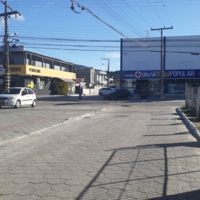 Casa Residencial/Comercial com 60m², 6 garagens, no bairro Rio Vermelho em Florianópolis