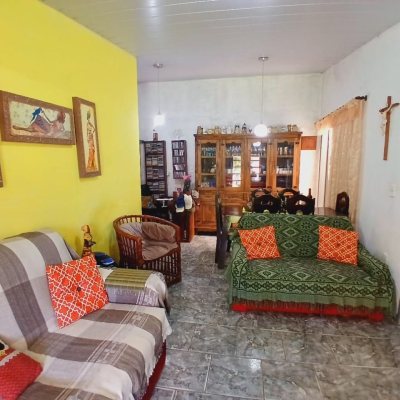 Casa Residencial/Comercial com 60m², 6 garagens, no bairro Rio Vermelho em Florianópolis