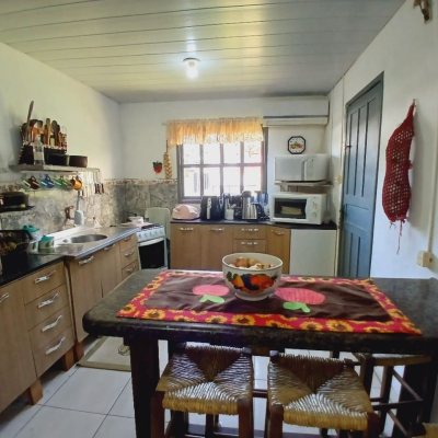 Casa Residencial/Comercial com 60m², 6 garagens, no bairro Rio Vermelho em Florianópolis
