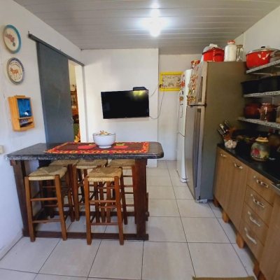 Casa Residencial/Comercial com 60m², 6 garagens, no bairro Rio Vermelho em Florianópolis