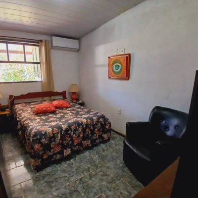 Casa Residencial/Comercial com 60m², 6 garagens, no bairro Rio Vermelho em Florianópolis