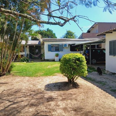 Casa Residencial/Comercial com 60m², 6 garagens, no bairro Rio Vermelho em Florianópolis