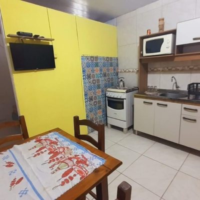 Casa Residencial/Comercial com 60m², 6 garagens, no bairro Rio Vermelho em Florianópolis