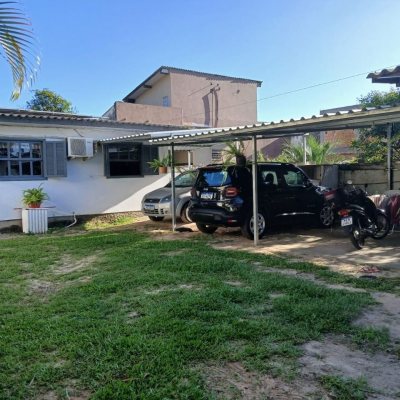 Casa Residencial/Comercial com 60m², 6 garagens, no bairro Rio Vermelho em Florianópolis