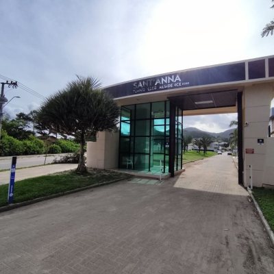 Casa Residencial com 327m², 5 quartos, 3 suítes, 4 garagens, no bairro Ingleses do Rio Vermelho em Florianópolis