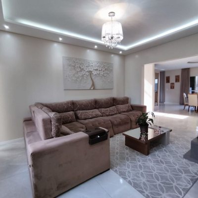 Casa Residencial com 327m², 5 quartos, 3 suítes, 4 garagens, no bairro Ingleses do Rio Vermelho em Florianópolis