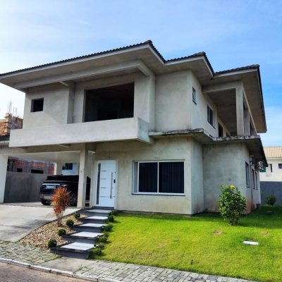 Casa Residencial com 327m², 5 quartos, 3 suítes, 4 garagens, no bairro Ingleses do Rio Vermelho em Florianópolis