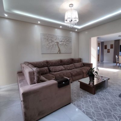 Casa Residencial com 327m², 5 quartos, 3 suítes, 4 garagens, no bairro Ingleses do Rio Vermelho em Florianópolis