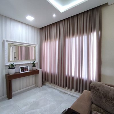 Casa Residencial com 327m², 5 quartos, 3 suítes, 4 garagens, no bairro Ingleses do Rio Vermelho em Florianópolis