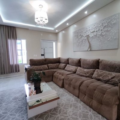 Casa Residencial com 327m², 5 quartos, 3 suítes, 4 garagens, no bairro Ingleses do Rio Vermelho em Florianópolis