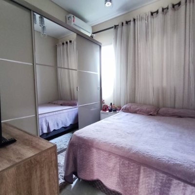 Casa Residencial com 327m², 5 quartos, 3 suítes, 4 garagens, no bairro Ingleses do Rio Vermelho em Florianópolis