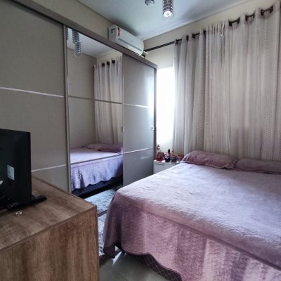 Casa Residencial com 327m², 5 quartos, 3 suítes, 4 garagens, no bairro Ingleses do Rio Vermelho em Florianópolis