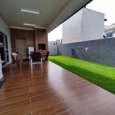 Casa Residencial com 327m², 5 quartos, 3 suítes, 4 garagens, no bairro Ingleses do Rio Vermelho em Florianópolis