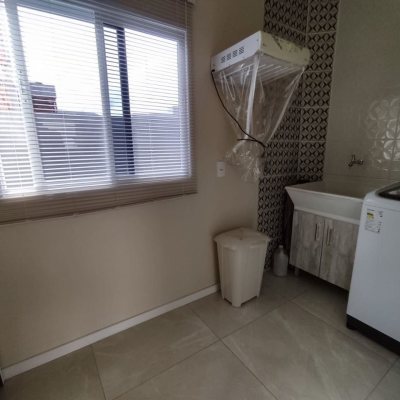 Casa Residencial com 327m², 5 quartos, 3 suítes, 4 garagens, no bairro Ingleses do Rio Vermelho em Florianópolis