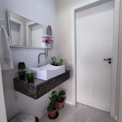 Casa Residencial com 327m², 5 quartos, 3 suítes, 4 garagens, no bairro Ingleses do Rio Vermelho em Florianópolis