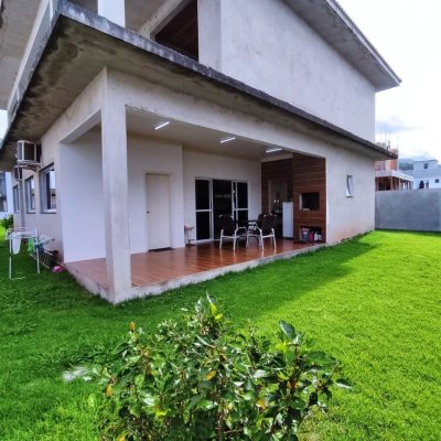 Casa Residencial com 327m², 5 quartos, 3 suítes, 4 garagens, no bairro Ingleses do Rio Vermelho em Florianópolis