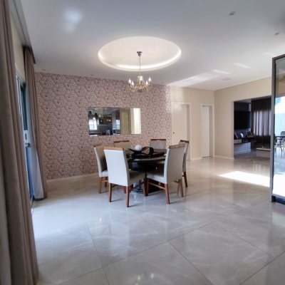 Casa Residencial com 327m², 5 quartos, 3 suítes, 4 garagens, no bairro Ingleses do Rio Vermelho em Florianópolis