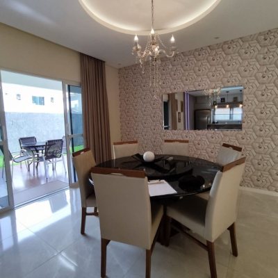 Casa Residencial com 327m², 5 quartos, 3 suítes, 4 garagens, no bairro Ingleses do Rio Vermelho em Florianópolis