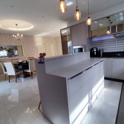 Casa Residencial com 327m², 5 quartos, 3 suítes, 4 garagens, no bairro Ingleses do Rio Vermelho em Florianópolis