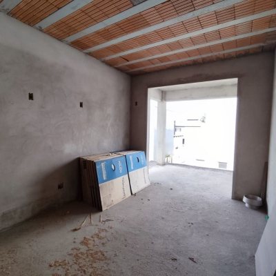 Casa Residencial com 327m², 5 quartos, 3 suítes, 4 garagens, no bairro Ingleses do Rio Vermelho em Florianópolis