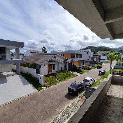 Casa Residencial com 327m², 5 quartos, 3 suítes, 4 garagens, no bairro Ingleses do Rio Vermelho em Florianópolis