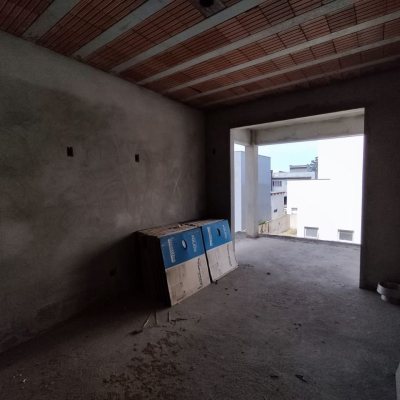 Casa Residencial com 327m², 5 quartos, 3 suítes, 4 garagens, no bairro Ingleses do Rio Vermelho em Florianópolis