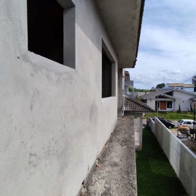 Casa Residencial com 327m², 5 quartos, 3 suítes, 4 garagens, no bairro Ingleses do Rio Vermelho em Florianópolis