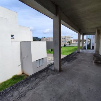 Casa Residencial com 327m², 5 quartos, 3 suítes, 4 garagens, no bairro Ingleses do Rio Vermelho em Florianópolis