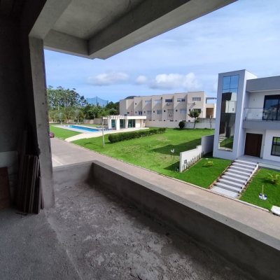 Casa Residencial com 327m², 5 quartos, 3 suítes, 4 garagens, no bairro Ingleses do Rio Vermelho em Florianópolis