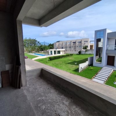 Casa Residencial com 327m², 5 quartos, 3 suítes, 4 garagens, no bairro Ingleses do Rio Vermelho em Florianópolis