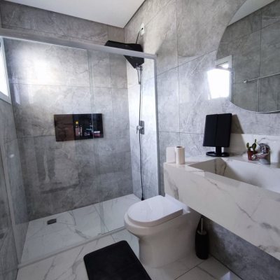 Casa Residencial com 327m², 5 quartos, 3 suítes, 4 garagens, no bairro Ingleses do Rio Vermelho em Florianópolis