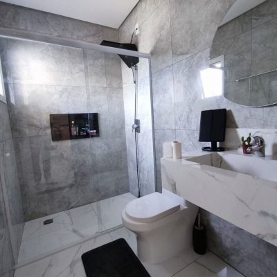 Casa Residencial com 327m², 5 quartos, 3 suítes, 4 garagens, no bairro Ingleses do Rio Vermelho em Florianópolis