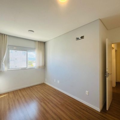 Apartamentos com 98m², 3 quartos, 2 suítes, 2 garagens, no bairro Pedra Branca em Palhoça