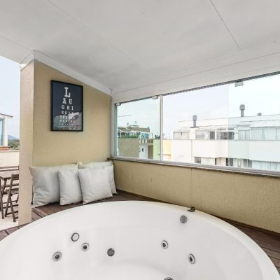 Cobertura com 76m², 2 quartos, 1 garagem, no bairro Jurerê Internacional em Florianópolis