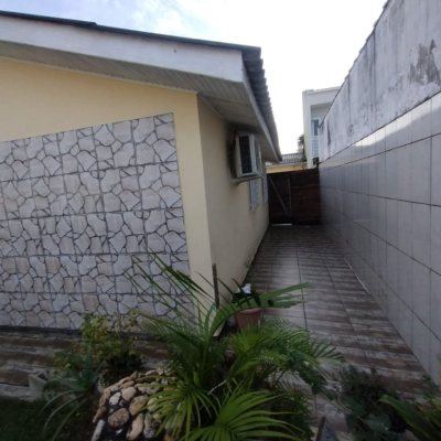 Casa Residencial com 50m², 2 quartos, 2 garagens, no bairro Forquilhinhas em São José