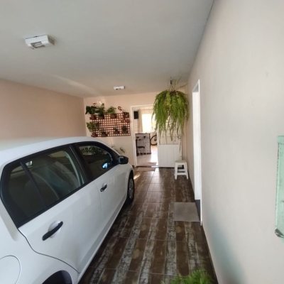 Casa Residencial com 50m², 2 quartos, 2 garagens, no bairro Forquilhinhas em São José