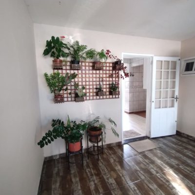 Casa Residencial com 50m², 2 quartos, 2 garagens, no bairro Forquilhinhas em São José