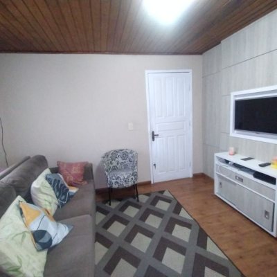 Casa Residencial com 50m², 2 quartos, 2 garagens, no bairro Forquilhinhas em São José