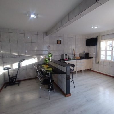 Casa Residencial com 50m², 2 quartos, 2 garagens, no bairro Forquilhinhas em São José