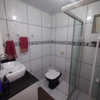 Casa Residencial com 50m², 2 quartos, 2 garagens, no bairro Forquilhinhas em São José