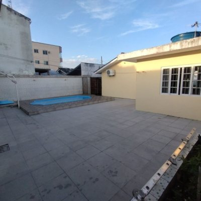 Casa Residencial com 50m², 2 quartos, 2 garagens, no bairro Forquilhinhas em São José