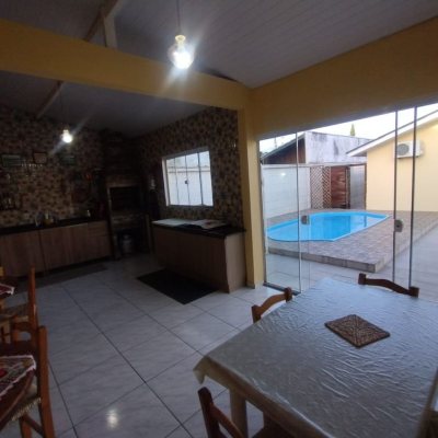 Casa Residencial com 50m², 2 quartos, 2 garagens, no bairro Forquilhinhas em São José