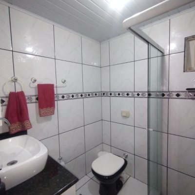 Casa Residencial com 50m², 2 quartos, 2 garagens, no bairro Forquilhinhas em São José