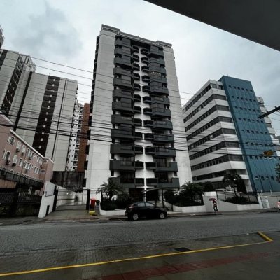 Apartamentos com 140m², 3 quartos, 2 suítes, 2 garagens, no bairro Centro em Florianópolis
