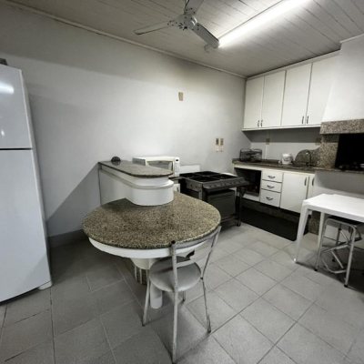 Apartamentos com 140m², 3 quartos, 2 suítes, 2 garagens, no bairro Centro em Florianópolis